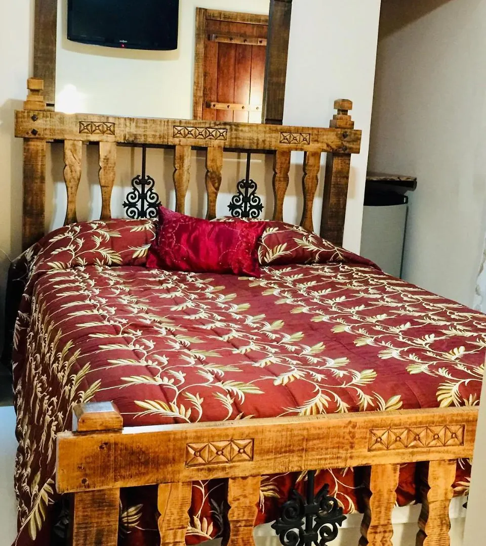 Hotel Don Perez Baní